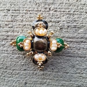 🎁Baroque Cross Brooch NWT